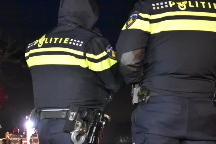 Aanhoudingen na mishandeling van agenten op Archipelweg in Leeuwarden